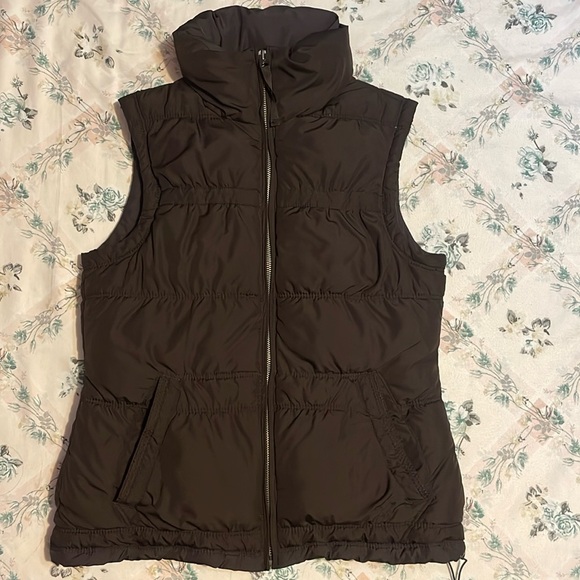 American Eagle Puffer Vest - Picture 1 of 4